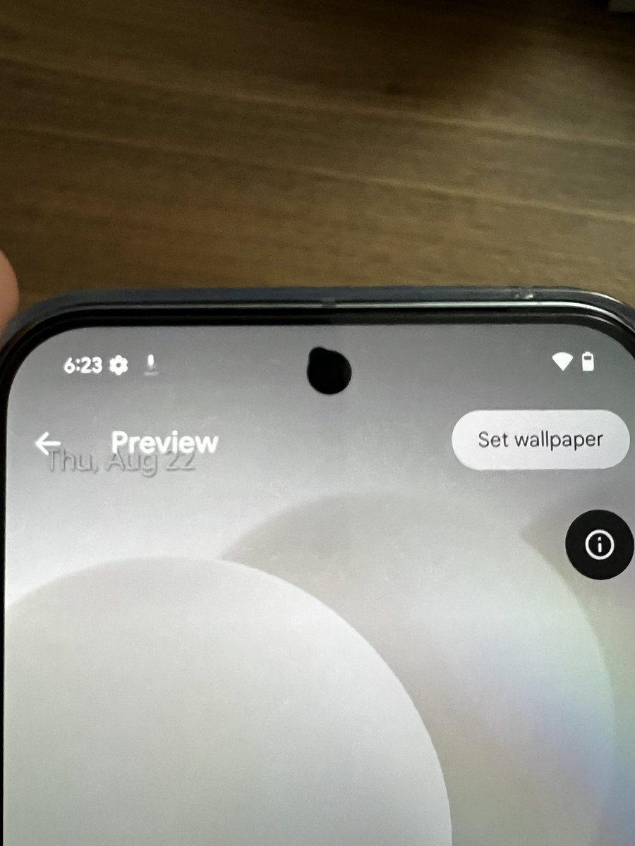 PhotoArshe's tweet photo. #googlepixel9proXL arrived today and what a surprise! it has defective display. 
Contacted google customer service and oh well, I can authorise payment £1099 to get phone replaced before sending back defective one or use warranty but will probably loose 14 days policy to return https://t.co/SEbP0pvw88