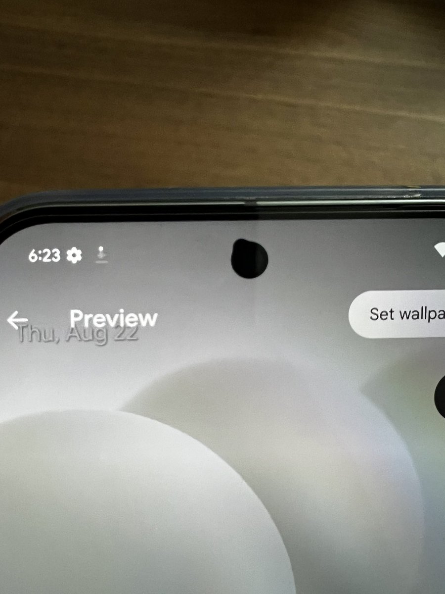 PhotoArshe's tweet photo. #googlepixel9proXL arrived today and what a surprise! it has defective display. 
Contacted google customer service and oh well, I can authorise payment £1099 to get phone replaced before sending back defective one or use warranty but will probably loose 14 days policy to return https://t.co/SEbP0pvw88