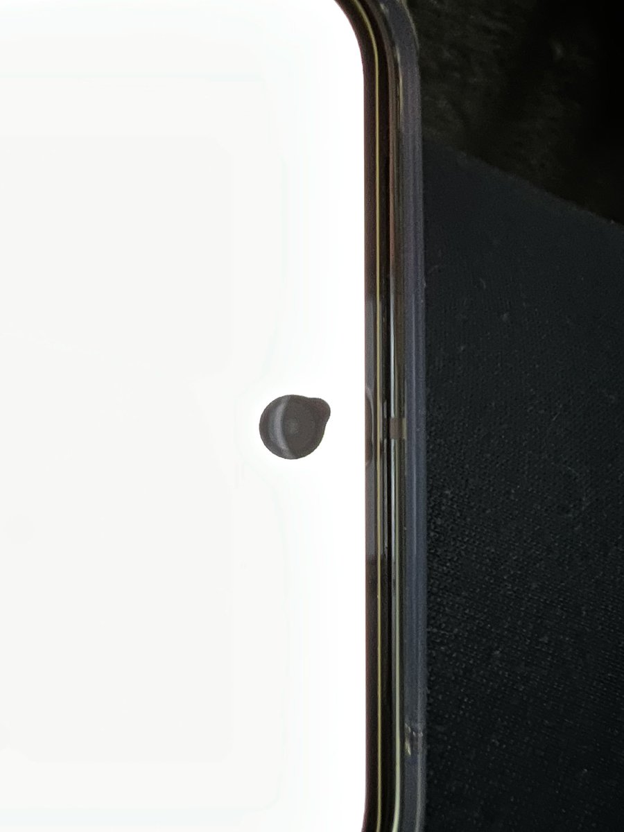 PhotoArshe's tweet photo. #googlepixel9proXL arrived today and what a surprise! it has defective display. 
Contacted google customer service and oh well, I can authorise payment £1099 to get phone replaced before sending back defective one or use warranty but will probably loose 14 days policy to return https://t.co/SEbP0pvw88