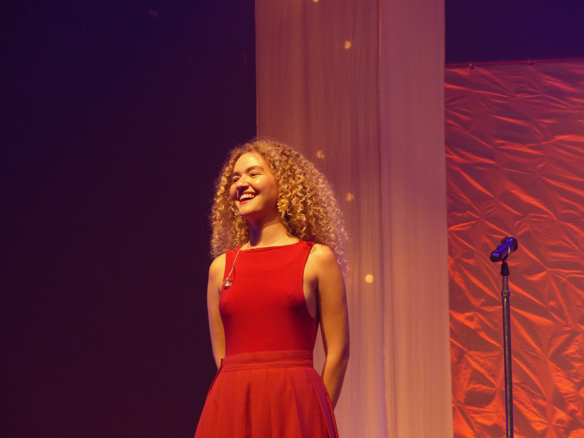 _mottabe's tweet image. depois de 1 ano e 3 meses do voz e violão e tudo que der na telha, 1 ano e 9 meses de COR, fotografei Vitória Falcão e Ana Caetano