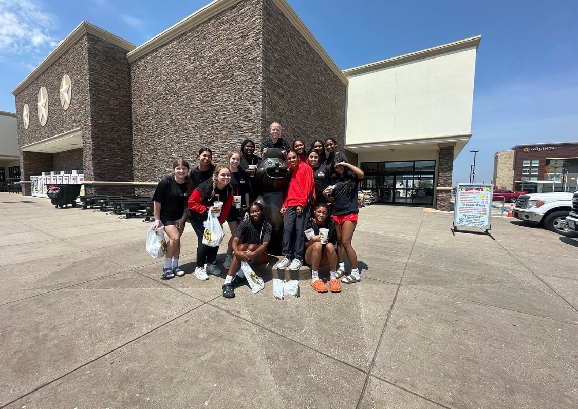 creekviewvolley's tweet photo. Went 1 for 1 today at the Wills Point tournament, with both matches going to 3 sets! Stopped at Buc-ees on the way home for some snacks 😻@CmsaMustangs @CreekviewLeads @PutterRenee @CoachOrtiz1 https://t.co/mayDYSX14N