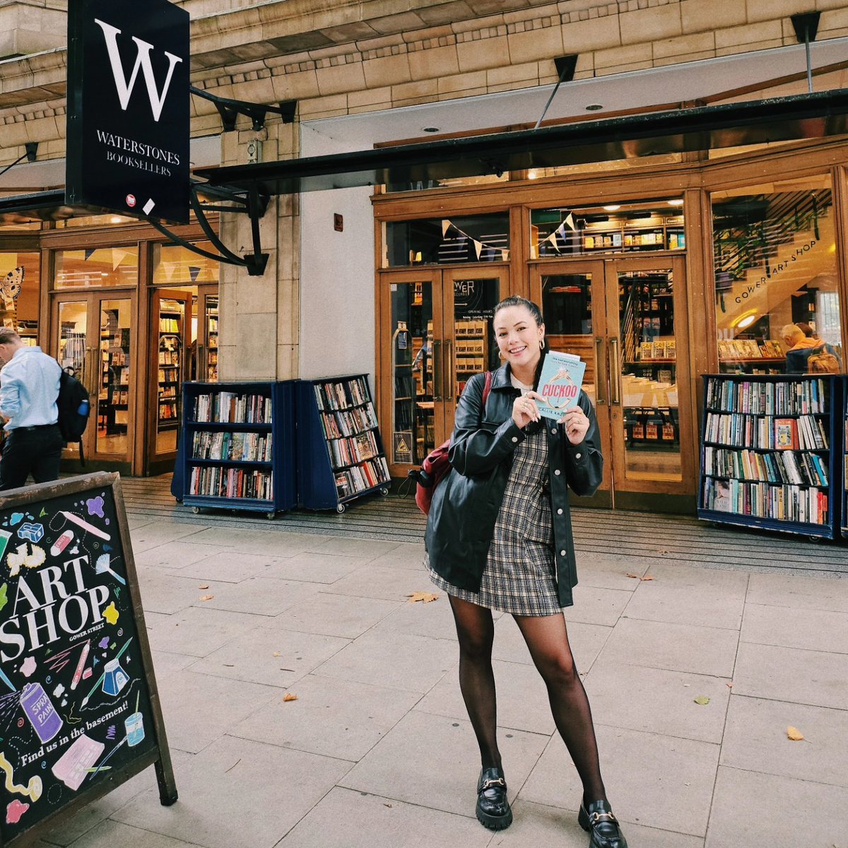 callieuntitled's tweet photo. I had the funnest morning doing a proof drop and meeting so many lovely London booksellers! ππ Got to pop into so many stores, including some of my faves, and chat about my #messedupthriller CUCKOO.
I'll be hitting Bristol and Bath next! π#debutauthor @centurybooksuk https://t.co/2djAzYRU4I