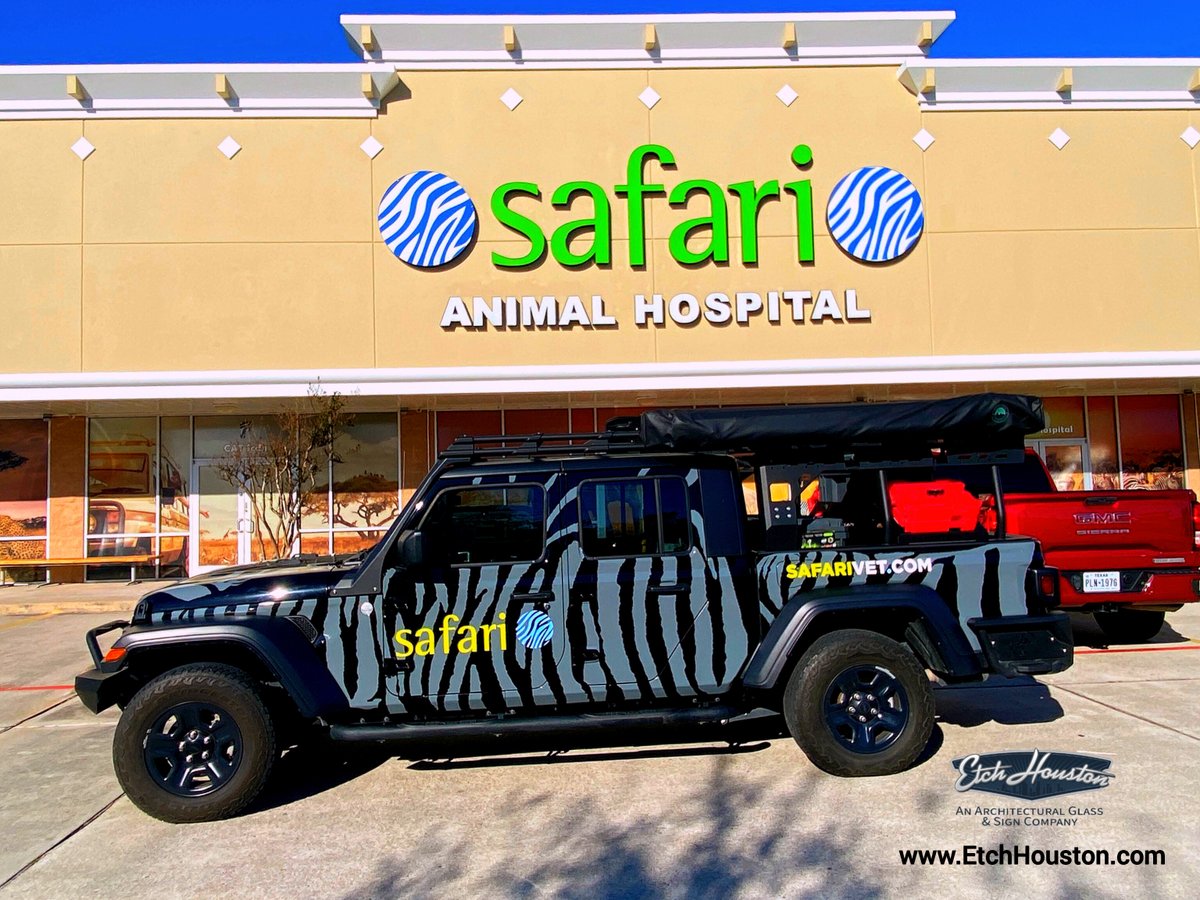 EtchHouston's tweet image. We offer sign installation, repair and business branding solutions! Contact Etch Houston today for high-quality, affordable signs and customizable displays. #channelletters #exteriorsigns #interiorsigns #businessigns #signs #neonsigns #storefrontsigns #installation