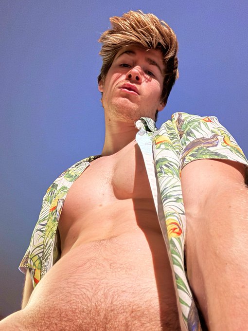 Watch Chris Stewart's leaked NSFW photo on TwXstars