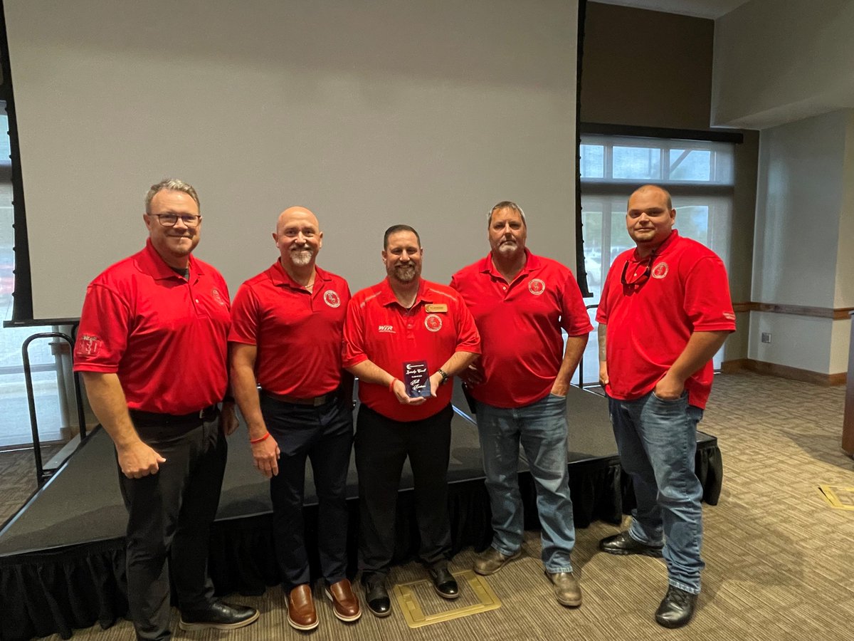 HarrisonContrCo's tweet photo. Join us in congratulating Bill Boatman as a graduate of Leadership Carroll, Class of 2024! Through the Carroll County Chamber, this program cultivates leadership skills and encourages members to get involved and support the local community.
#RelyOnRED #ThinkCarrollFirst https://t.co/5QXZUUsMnR