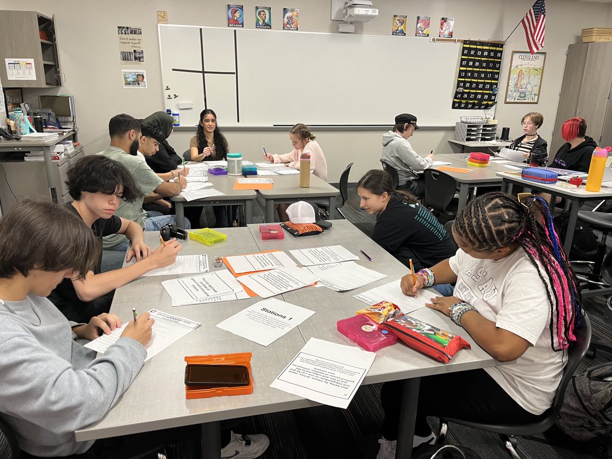 EdMK32's tweet photo. Great first day as we read through and found our favorite quotes about the role of government and tried to identify current leaders who serve our city, state and country. Off to a strong start. #BELIEVE 🧡🤎🦅 https://t.co/NuaNWMrLNR