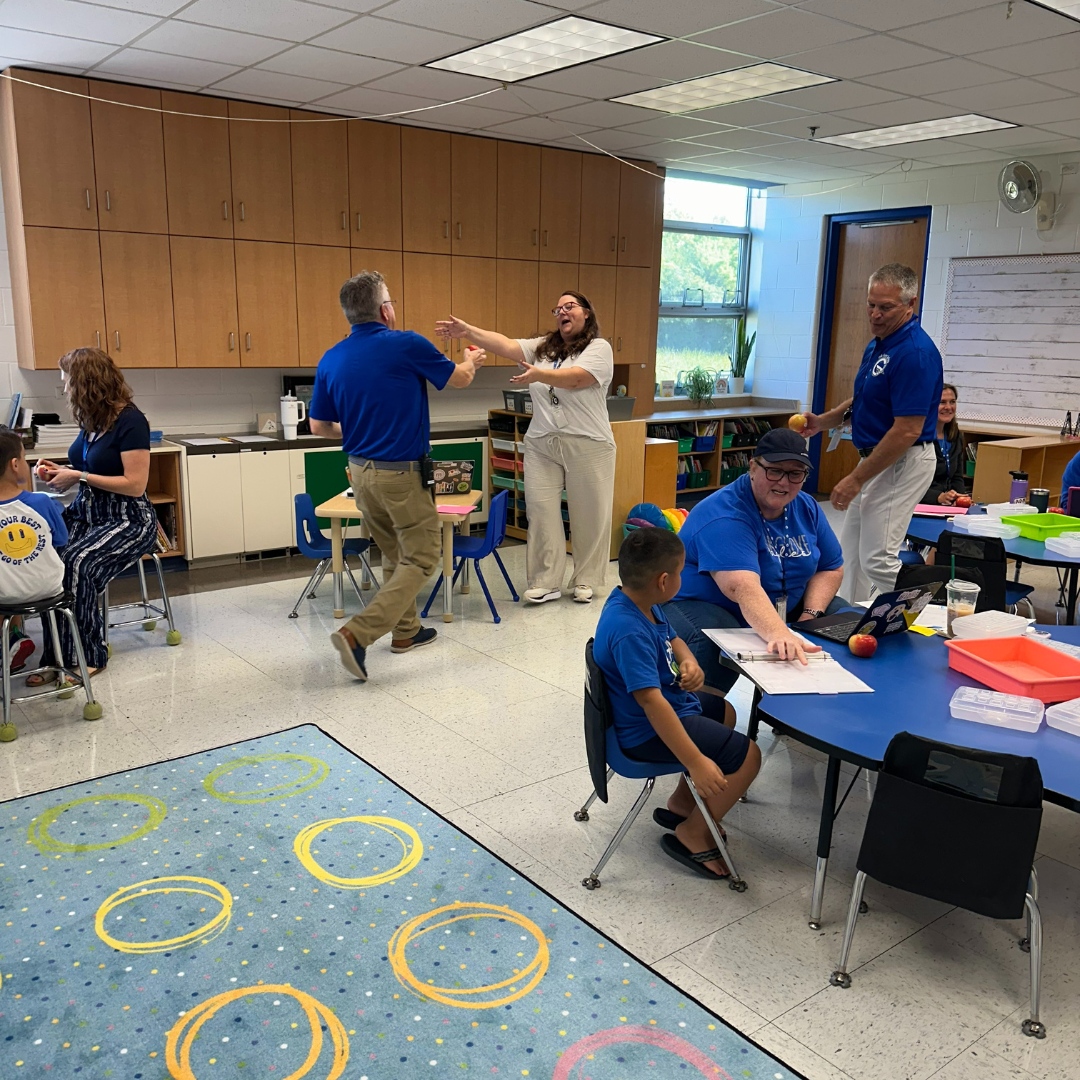 OakGrovePride's tweet photo. ๐ Yesterday morning, our Interim Superintendents, Dr. Lemon, and Dr. McKay, revived a beloved tradition, handing out apples to our staff. Dr. Lemon started this gesture during his previous tenure as Superintendent.
Hereโs to a fantastic school year!
#OakGrovePride #OGD68 https://t.co/4Go0IXOHWd