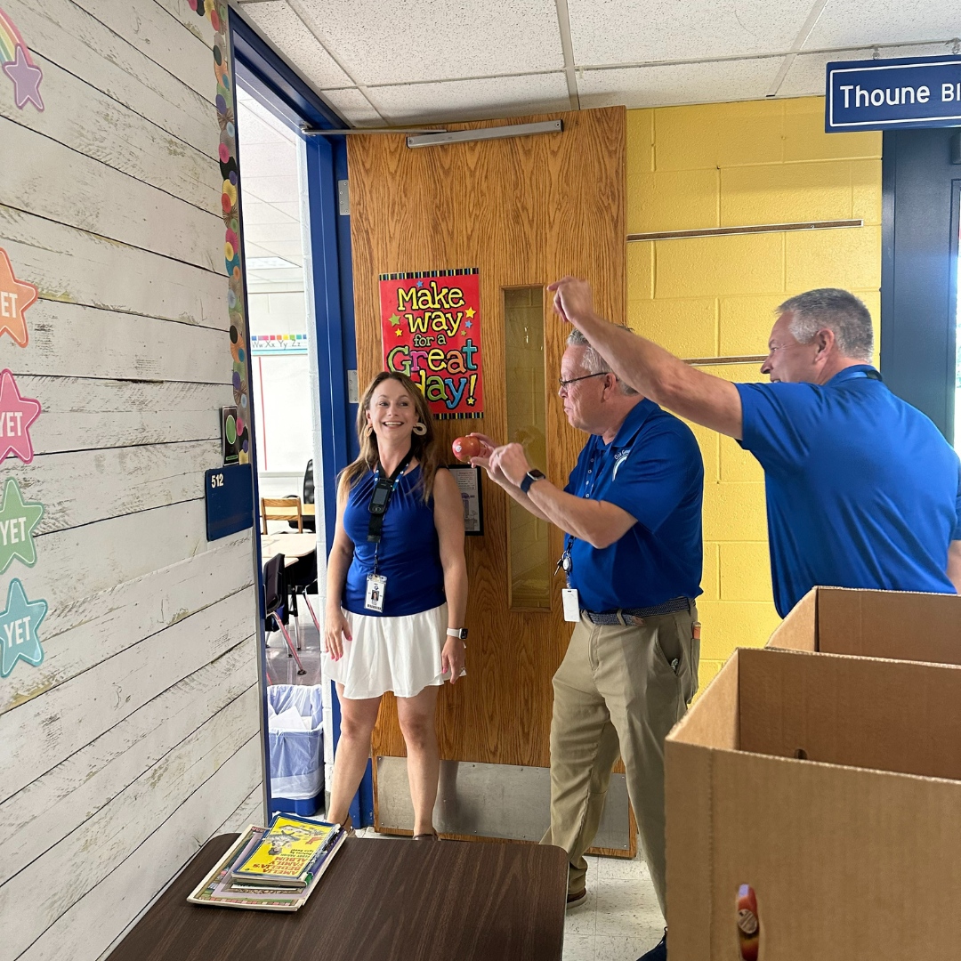 OakGrovePride's tweet photo. ๐ Yesterday morning, our Interim Superintendents, Dr. Lemon, and Dr. McKay, revived a beloved tradition, handing out apples to our staff. Dr. Lemon started this gesture during his previous tenure as Superintendent.
Hereโs to a fantastic school year!
#OakGrovePride #OGD68 https://t.co/4Go0IXOHWd