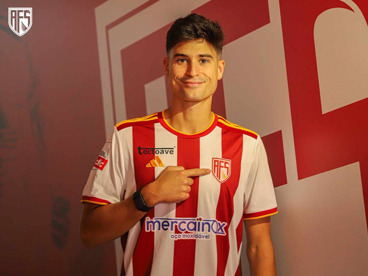 afs_viladasaves's tweet photo. 𝗠𝗶 𝗰𝗮𝘀𝗮, 𝗲𝘀 𝘁𝘂 𝗰𝗮𝘀𝗮 🏡 

Jaume Grau já está na Maior Vila do Futebol Português 🔴⚪️

Passa pelo nosso site para conheceres melhor o nosso reforço 💻

#JuntosPelaVila https://t.co/AyfBm8J3Yd
