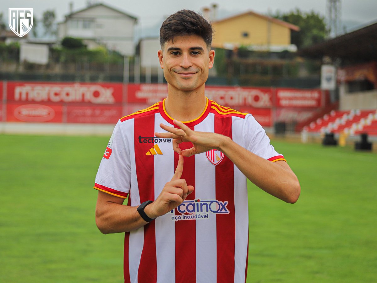 afs_viladasaves's tweet photo. 𝗠𝗶 𝗰𝗮𝘀𝗮, 𝗲𝘀 𝘁𝘂 𝗰𝗮𝘀𝗮 🏡 

Jaume Grau já está na Maior Vila do Futebol Português 🔴⚪️

Passa pelo nosso site para conheceres melhor o nosso reforço 💻

#JuntosPelaVila https://t.co/AyfBm8J3Yd