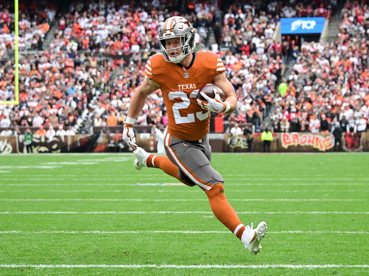 NashTalksTexas's tweet image. I know y'all hate alternate jerseys...but I kinda like it 👀

San Francisco 49ers X Texas Longhorns