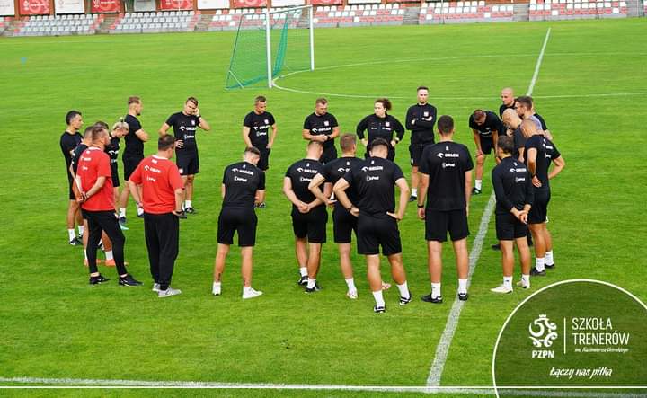 Duże słowa wdzięczności dla <a href="/LaczyNasPilka/">Łączy nas piłka</a> za zaufanie, dla każdego uczestnika kursu za zaangażowanie oraz dla <a href="/DavidMovilla/">Movilla</a> za kolejne wspólne doświadczenie 🇪🇸🤝🇵🇱!