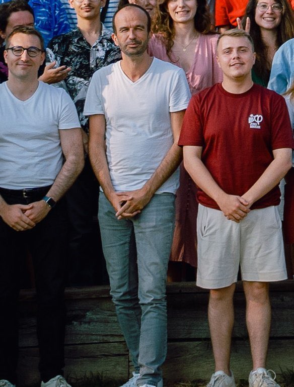 notaure's tweet image. @FranceInsoumise 
#Matignon 
Au centre le 1er Ministre #mbompard 
À sa gauche le Ministre de l’Interieur #LouisBoyard
À sa droite #ALeaument Ministre de la Santé 
Et le monde entier se mis à rire….😂🤭😂😅🤭