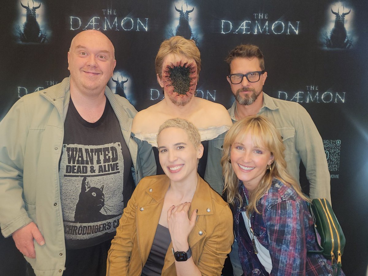 Got my photo with the cast and director of The Daemon. With such awesome people like this, how could I not buy a ticket for tomorrow 🤩
#FrightFest
<a href="/TheDAEMONmovie/">TheDÆMONmovie</a>