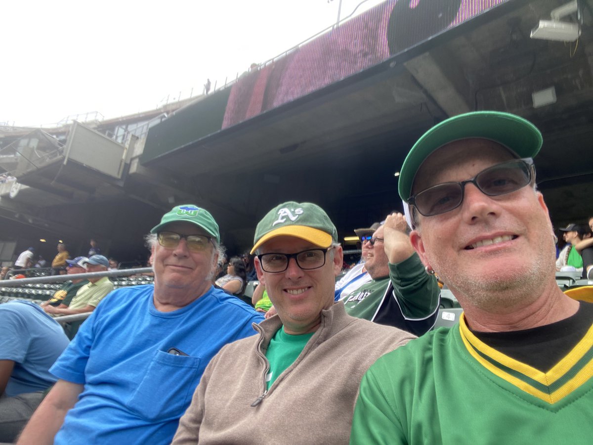 MikeKole3's tweet photo. @Athletics 4th Bay Area games in 3 days! Great fun! #AtTheColiseum https://t.co/yWAToI0hiz