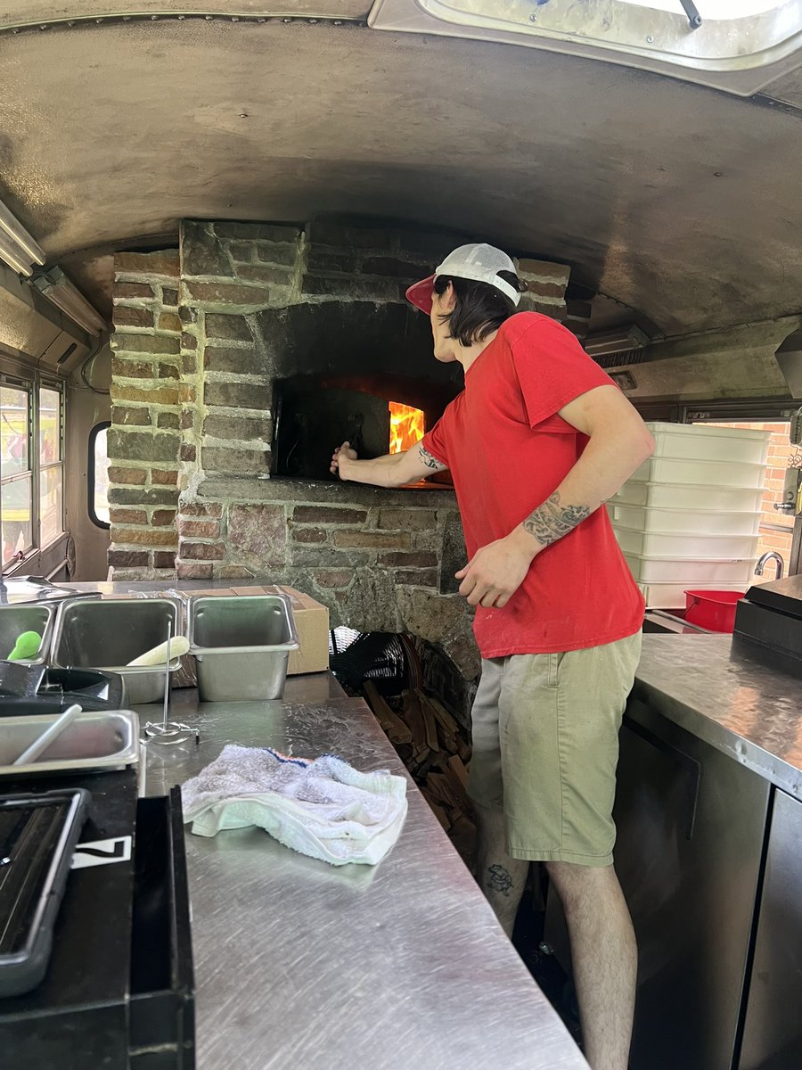 South View Families!
Food trucks have arrived and are ready to make dinner easy. Come to SV Curriculum Night early and enjoy! #EPS