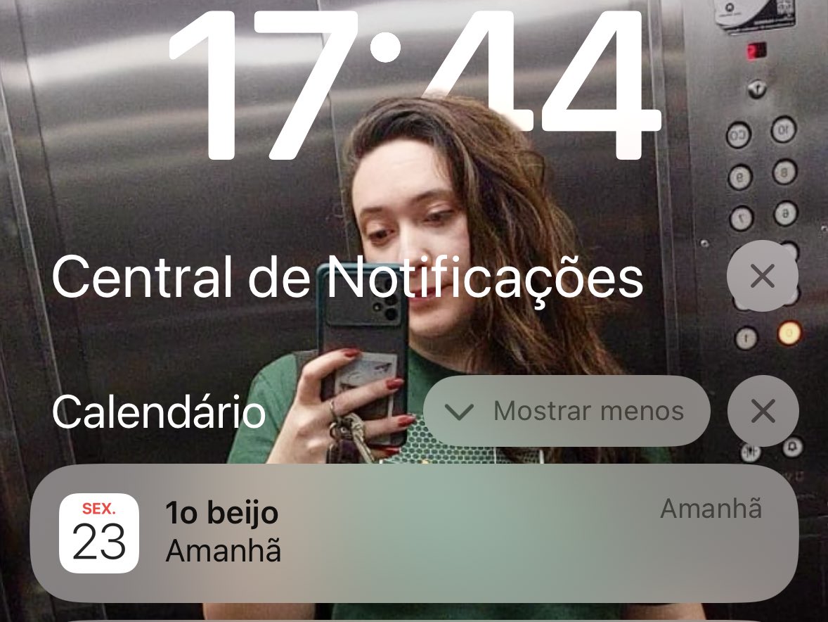 Matheusdvilhena's tweet photo. a primeira vez que beijei a @gabirdus_ (antes de namorar) eu sla pq marquei no calendário do celular. Amanhã faz 5 anos!!!! https://t.co/bvTg0pFEuY