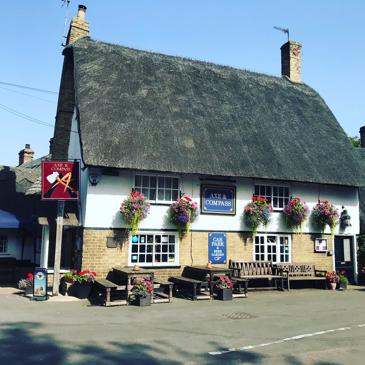 Axe and Compass tweet media