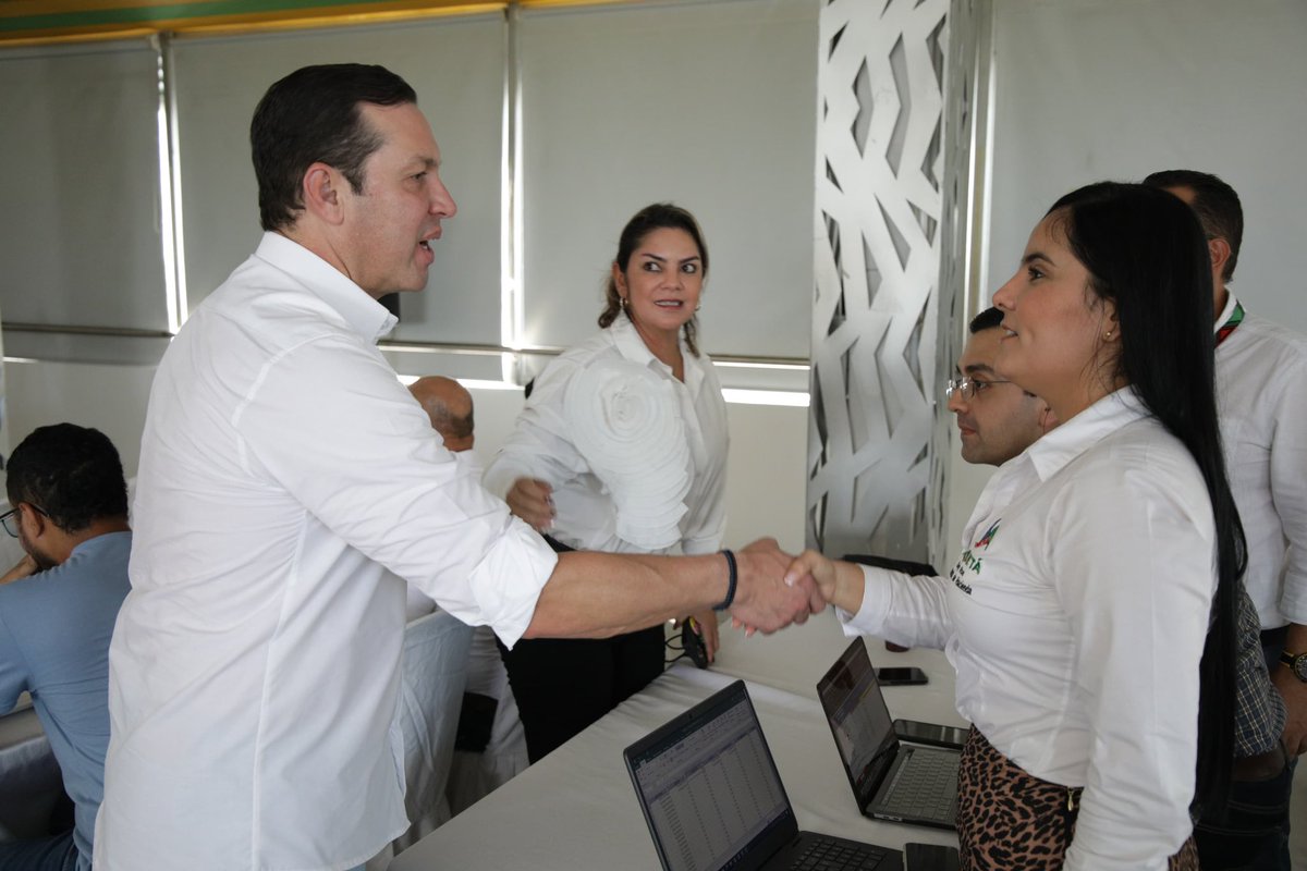 Findeter's tweet photo. #TransformandoRegiones es el programa con el que nos proponemos acompañar de manera integral a gobernadores y alcaldes de diferentes regiones de Colombia durante su mandato. Buscamos crear estrategias que les faciliten una gestión eficiente de los recursos y la implementación de proyectos sostenibles y de alto impacto.