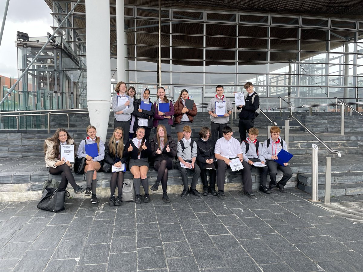 MrHermann_Daear's tweet photo. Waaaaaawiiiii -canlyniadau gwych!!!! Hynod falch ac yn edrych ymlaen i ddysgu rhai sydd yn dod nol i neud Daearyddiaeth UG! 🌍🌍🌍🌍🌍 @DyniaethauGIC @TrydarGIC https://t.co/kyMLVNKvWx