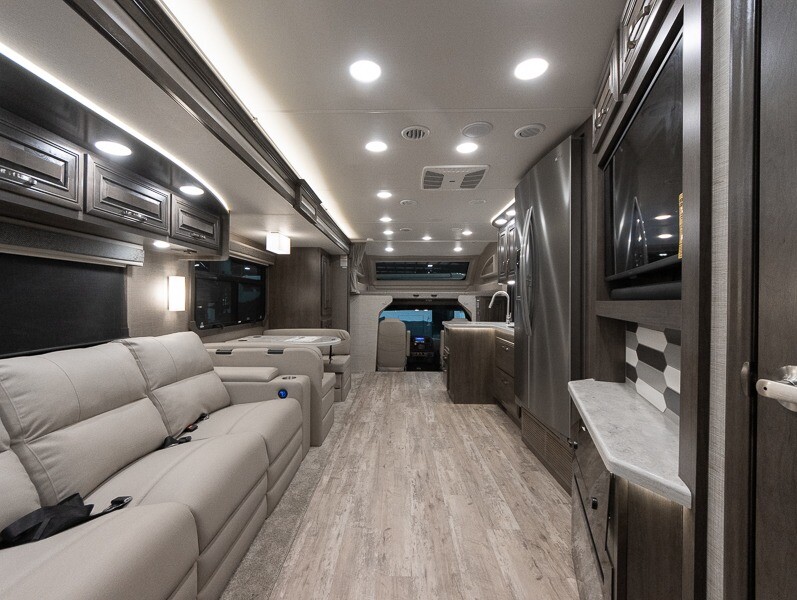 mhs2go's tweet image. The sale is almost over for this New 2023 Jayco Seneca 37K 👉 rpb.li/gOA You will love all the features including a bath and a half, bunk over cab, fireplace, and outside entertainment. Which feature is your favorite?

#Motorhomes2Go #JaycoRV #Motorhome #RVLiving