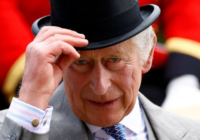 ShadowofEzra's tweet image. Buckingham Palace is making key arrangements as concerns grow that King Charles&apos; death may be approaching sooner than expected due to his declining health.

A very short reign.

Remember the figure that looked like the Grim Reaper walking by last year when King Charles III was…