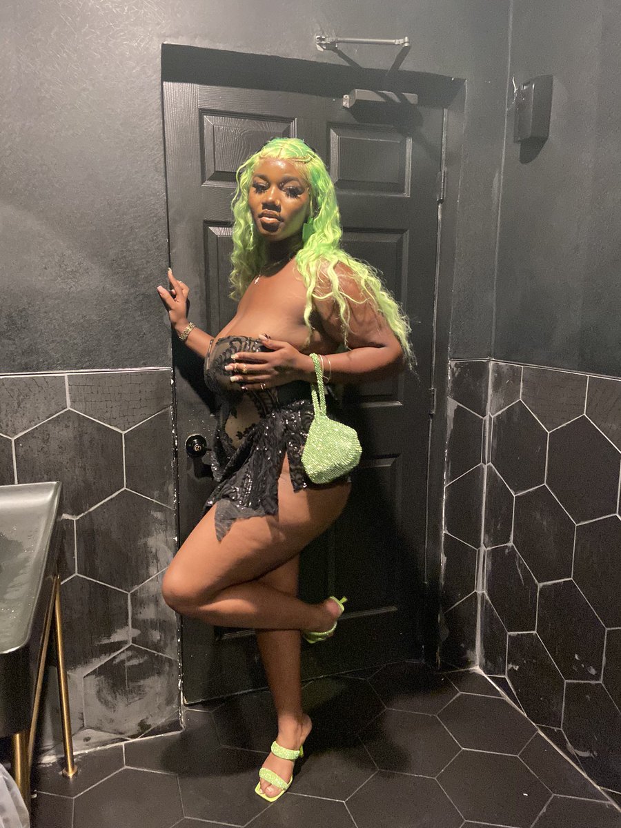 PhoenixGalore's tweet photo. I can’t even fuck with no kind bitch, nigga, I need my bitch to be 🐍limee! 
#Biggmomma 
#birthdaygirl https://t.co/IwYMzE2I6M