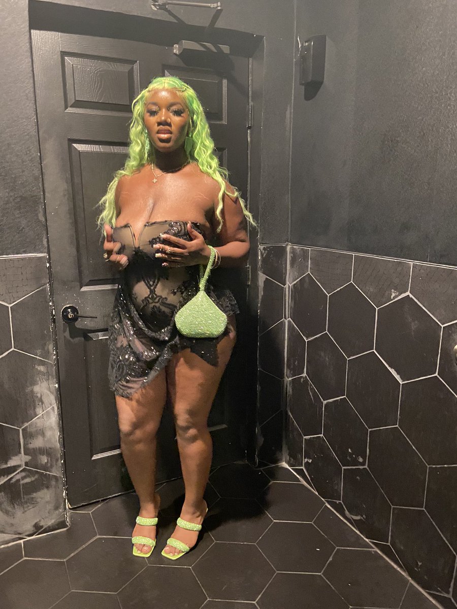 PhoenixGalore's tweet photo. I can’t even fuck with no kind bitch, nigga, I need my bitch to be 🐍limee! 
#Biggmomma 
#birthdaygirl https://t.co/IwYMzE2I6M
