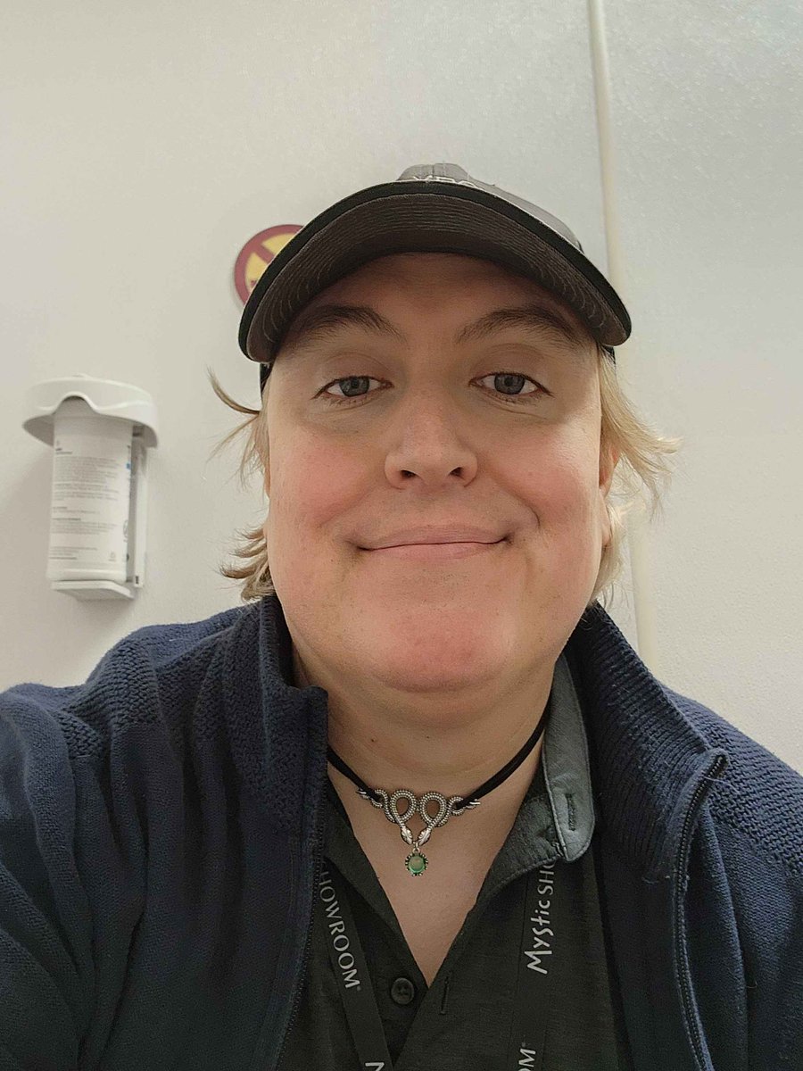 No makeup selfie. IDK felt cute