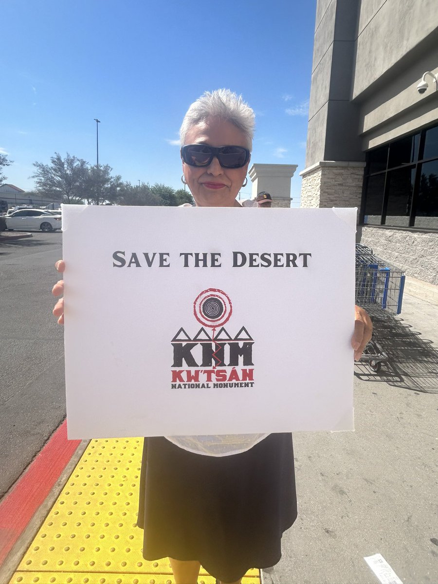 CCastronovo02's tweet photo. Talking to lots of Imperial Valley residents today about the proposed #Kwtsán National Monument! Loving all the support to #SaveTheDesert 🦂 @POTUS @AlexPadilla4CA @RepRaulRuizMD @EnvCalifornia @CALPIRGStudent https://t.co/gNzOU5j763