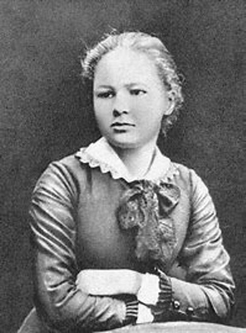honordetigre's tweet photo. Curie fue una estudiante brillante.

Pero a finales de 1880, la Universidad de Varsovia prohibió la entrada a las mujeres. Decidida a aprender, asistió a la secreta "Universidad del Vuelo".

Trabajó apoyando los estudios de medicina de su hermana Bronya en París. Pero no es todo..