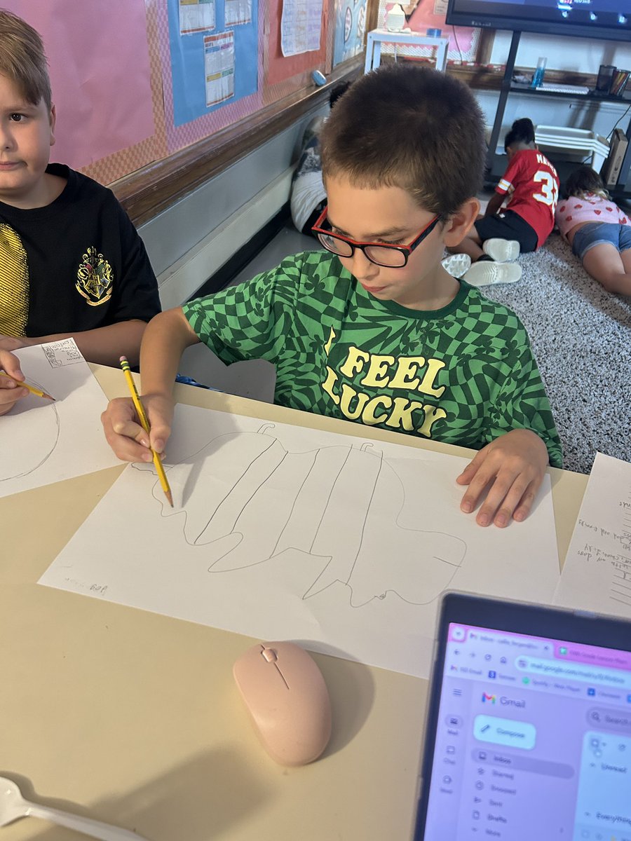 5thwithFergen's tweet photo. Creating autobiography maps here in fifth grade! Such a great start of the year project. #youOTTtobehere#isdstrong #BetterTogether https://t.co/FY4XRpDlm3