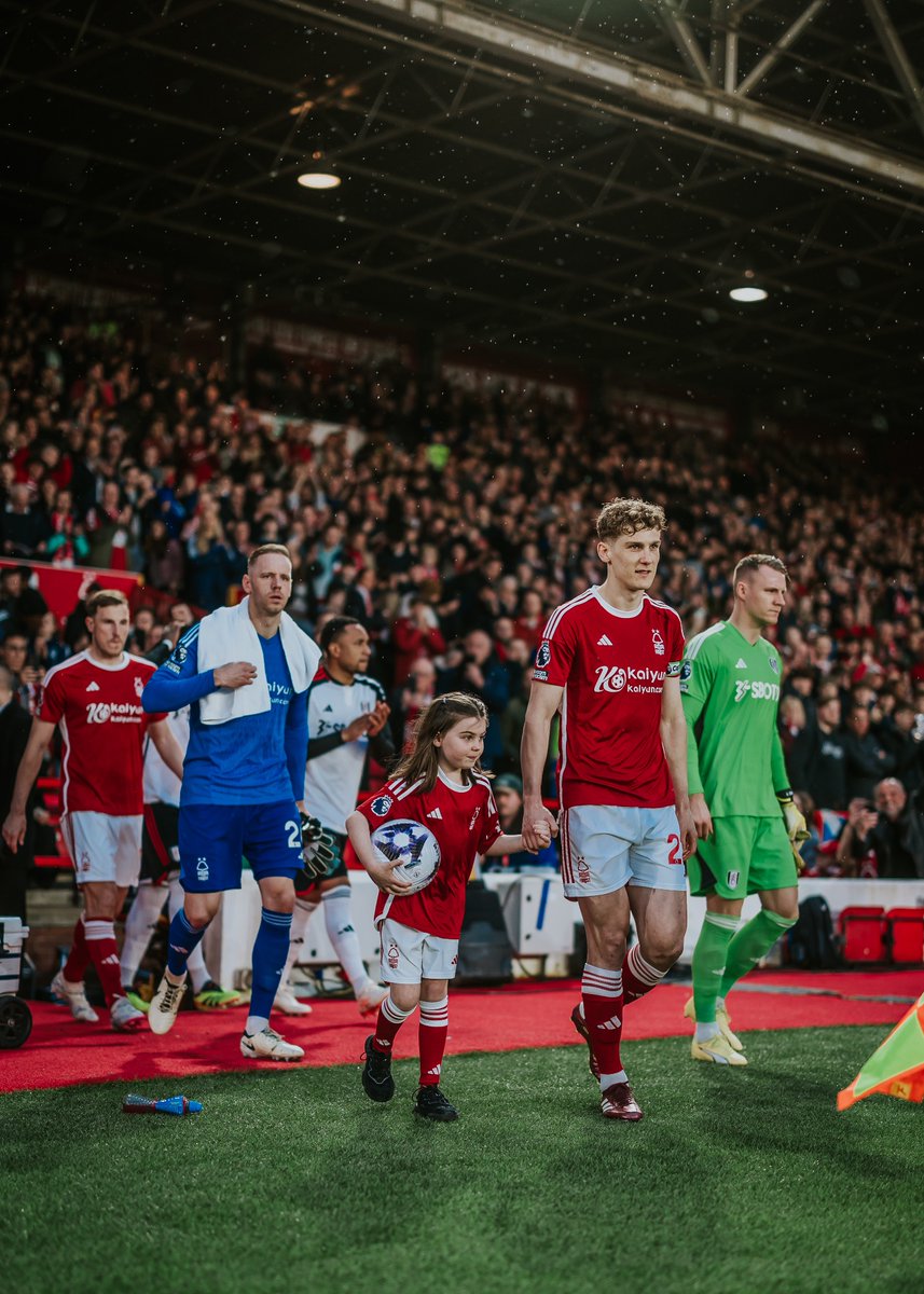 Rossinffc's tweet photo. My little girl, when she was mascot against Fulham.
Literally the best day ever #nffc https://t.co/IgsGr7Sllg