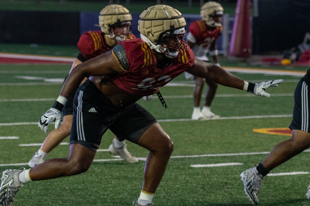 ULM_FB's tweet photo. 𝗣𝗢𝗦𝗜𝗧𝗜𝗢𝗡 𝗚𝗥𝗢𝗨𝗣 𝗢𝗩𝗘𝗥𝗩𝗜𝗘𝗪: 𝗗𝗘𝗙𝗘𝗡𝗦𝗜𝗩𝗘 𝗟𝗜𝗡𝗘

Defensive Line Coach @davlw gives a preview of our defensive line heading into the season. https://t.co/UBdRQ4Nd7l