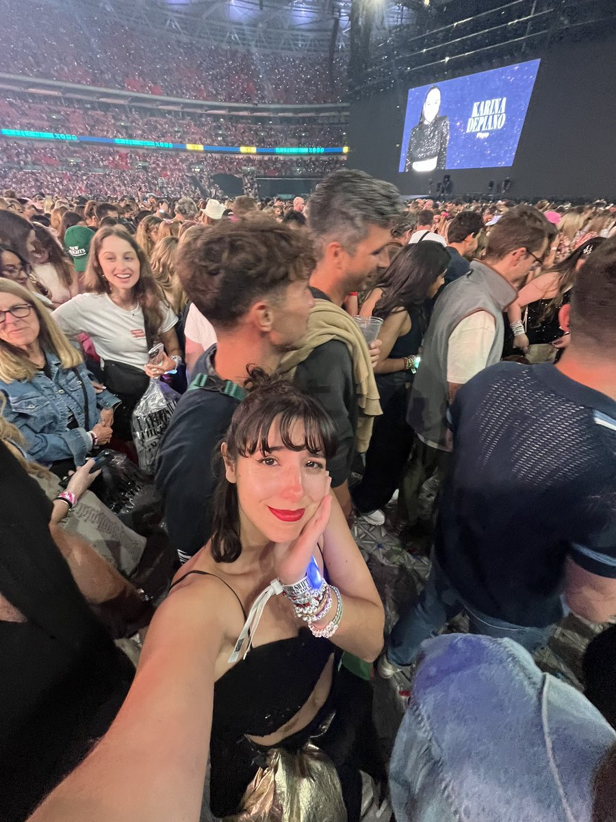 lia ⭐️ misses 5sos !! tweet media