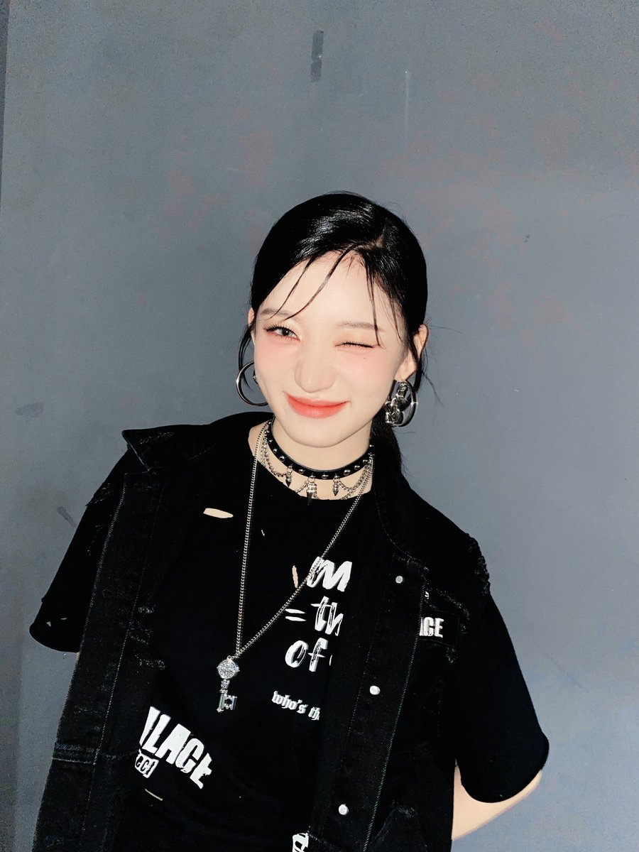 MSRUMOR_TW's tweet photo. ❛ ⠀ ⠀   𝐄. ⠀ ⠀   📸 ⠀ ⠀   𝐕𝐄𝐍𝐓 ⠀ ⠀   ゞ ⠀ ⠀  22O824⠀ ⠀  ⋆ ⠀ ⠀#𝔴𝚑oに𝟸𝟸𝟶𝟾

[ #SIGEL ] I'm in my #𝑓𝐢𝑟st̼𓄹sērena𝐝e⁩ porque por supuesto no me podía perder la oportunidad de ver a #𝚗e𝕚gh𝑏ō𝕪𝑟𝑠ʼ᭬𝐝oor⁩, ¡soy muy fan! https://t.co/ndbAgmUIk5