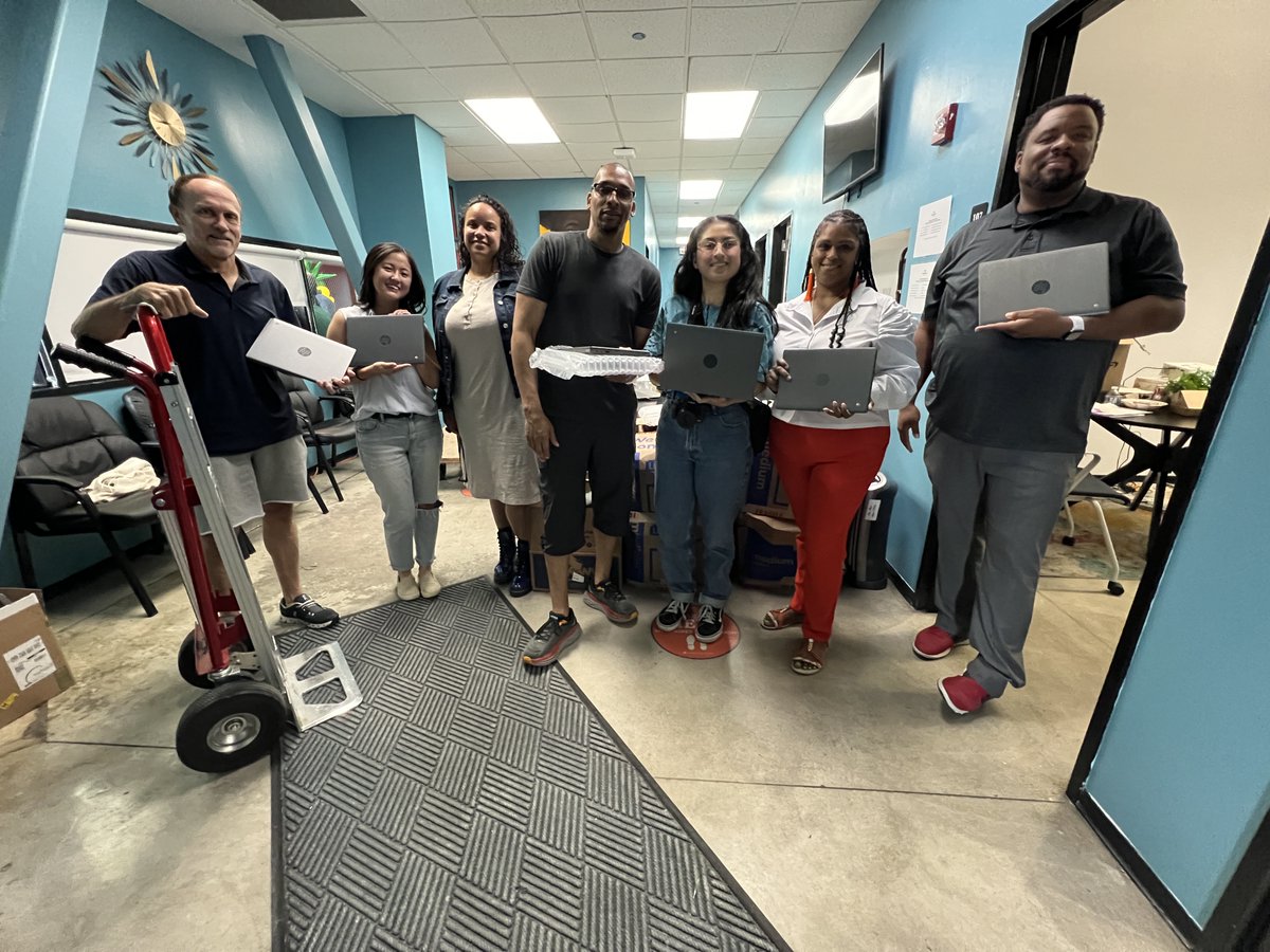 👏🏽 Thanks to Awaken Chicago, our kids at Joslin are feeling supported and starting the year off strong with new Chromebooks! 🙌💻

We're incredibly grateful for their unwavering dedication to our community🎉

#ShowGratitude #CommunityPartners #WeLiveADisciplinedLife #PCSfam