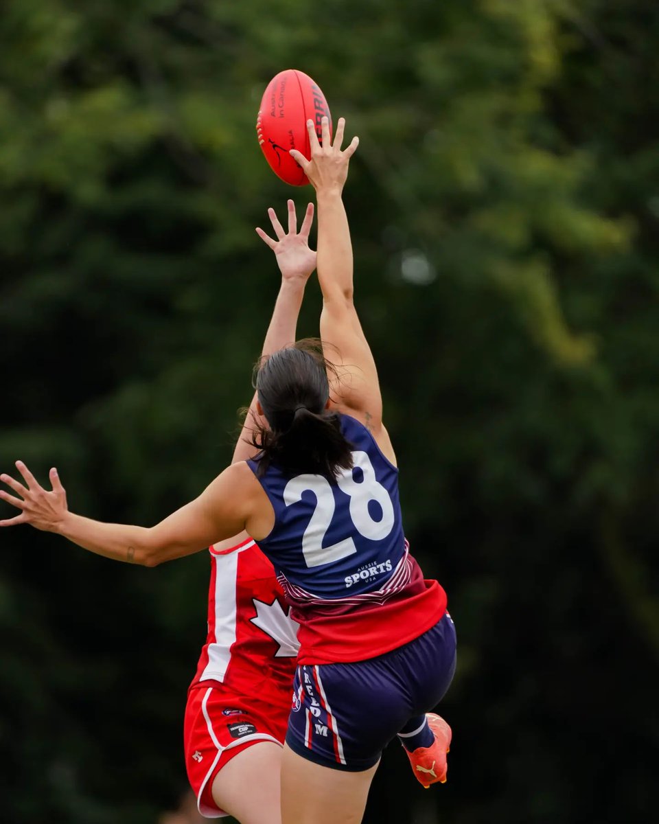 🏈 We're proud to support the growth of Australian Rules football in Canada! 

Earlier this month, High Commissioner Ryan attended the <a href="/AFL/">AFL</a> 2024 Transatlantic Cup Tournament grand finals in Toronto.  The High Commission was proud to be a ball sponsor for the event. (1/2)