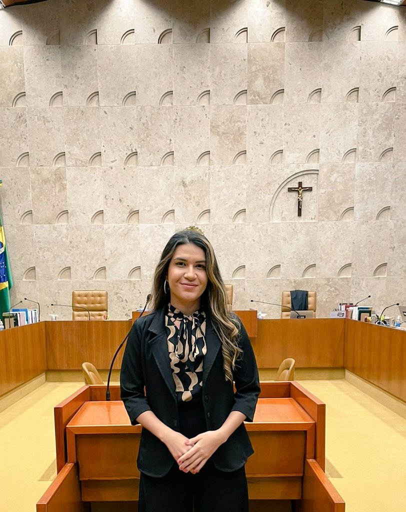 toelizando's tweet photo. primeira vez no STF como Advogada da União https://t.co/uJIWFpcOu8