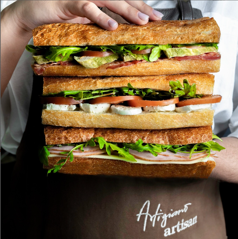 Layers of deliciousness that will make your taste buds rise and shine—whether you're in the mood for buttery flakiness or a hearty bite!✨
#Artigiano #AperitivoArtigiano #LetsHaveCoffee