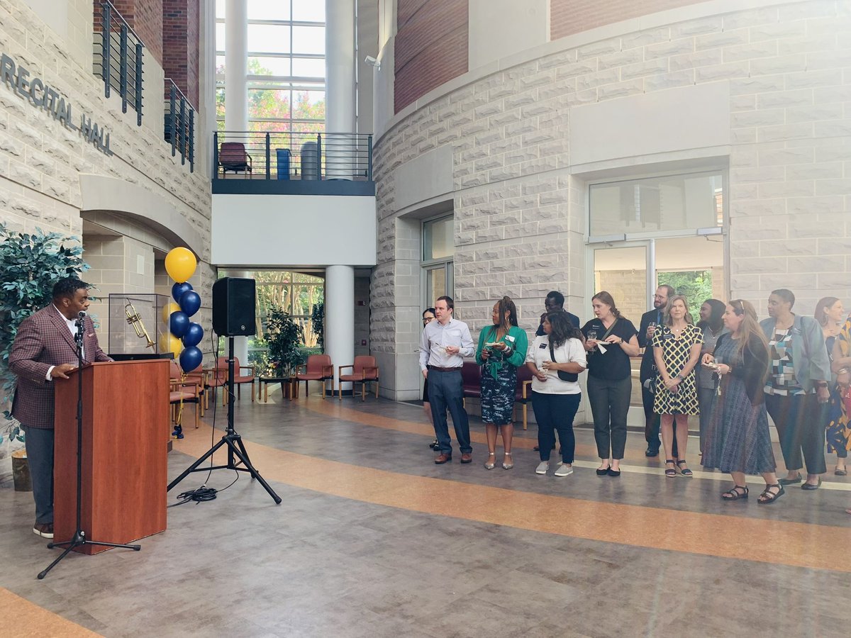 UNCGChancellor's tweet photo. To our new faculty: Welcome to the Spartan family! ๐๐
I wish you much success this academic year, and I look forward to seeing the impact youโll make at @UNCG and in the broader community.
#Back2UNCG #UNCGWay https://t.co/XbheWPDoIQ