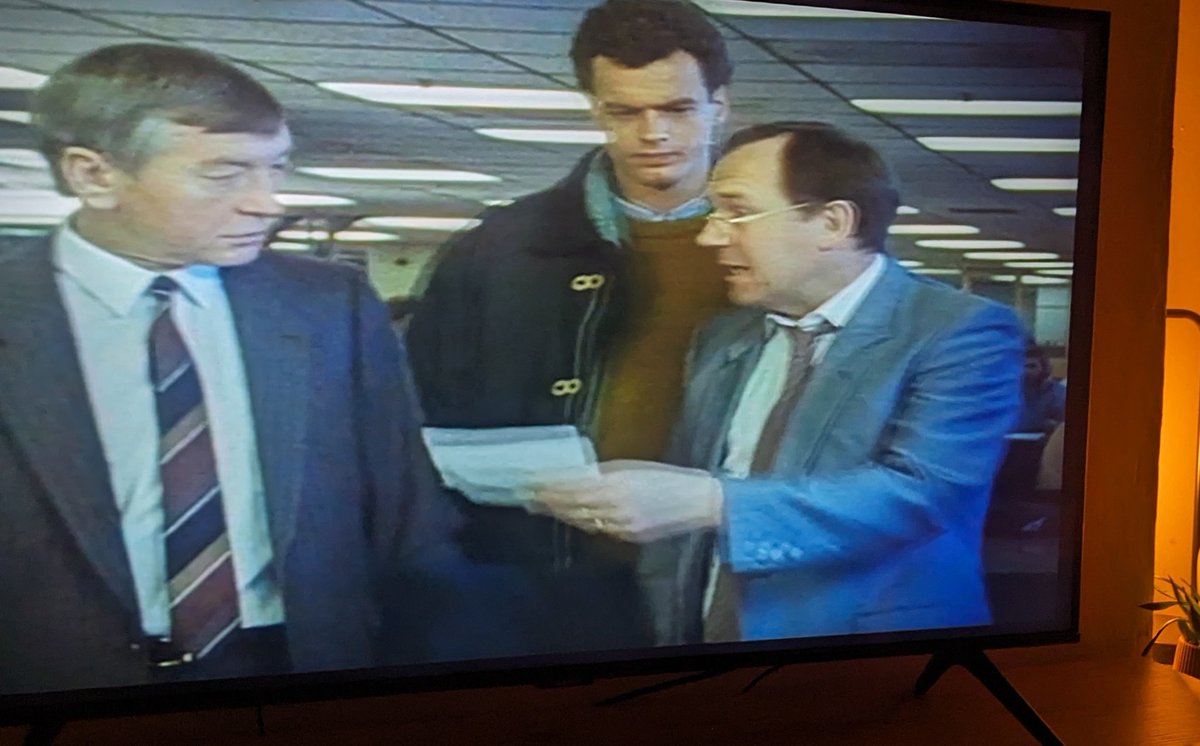 slstrm_dsgn's tweet photo. That's Andy fecken Cameron!! https://t.co/XbDviKLdKP