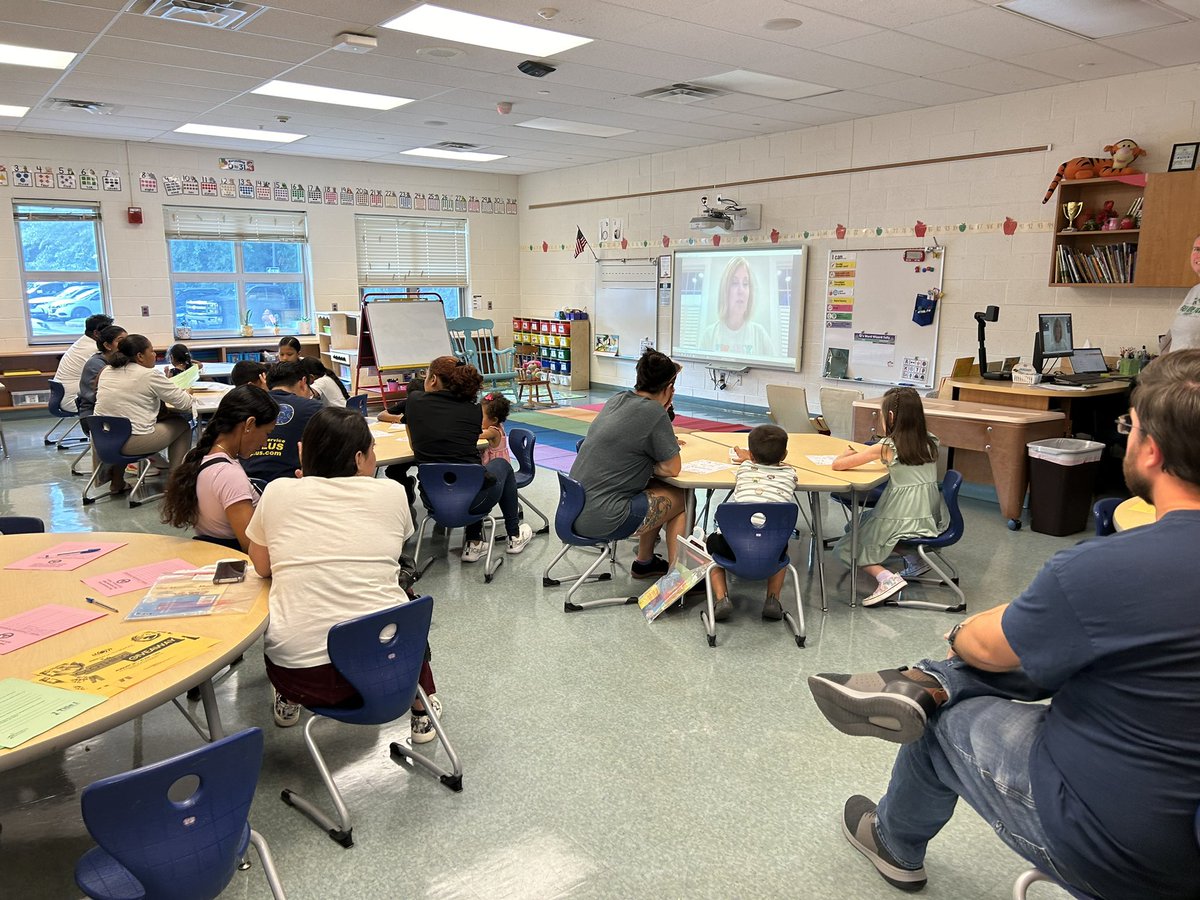 gbparkaacps's tweet photo. It’s the most wonderful time of the year!  Back to School Night in full swing! @AACountySchools @SFPartnersAACPS #belonggrowsucceed https://t.co/U6oLoE6Avt