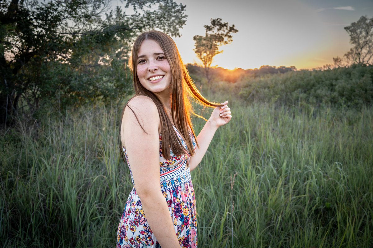 PhotosByCollinW's tweet photo. Mature, confident, and ready to take on the world! This is the class of 2025!

✏️📚📓🏫📎🚌

#wichitaksphotographer #wichitaphotographer #seniorportraits #seniorpictures #classof2025 #portraits #seniorsession #wichitakansas #photography #portraitphotography #minisession https://t.co/Z00PHNSxuh