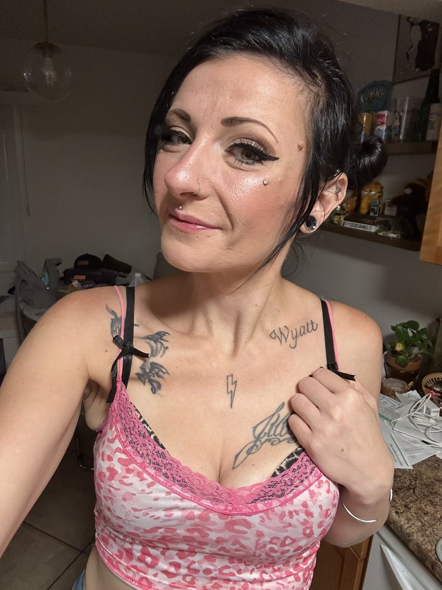 kitty_meow27xxx's tweet photo. Going live on chaturbate in just a few minutes
https://t.co/XpH0dh7WM0
#nsfw #camgirls #chaturbate #letsplay #playwithme #fucktoy #daddysgirl #slutsofx #slutty #goodgirl https://t.co/pUgCZXCWJz