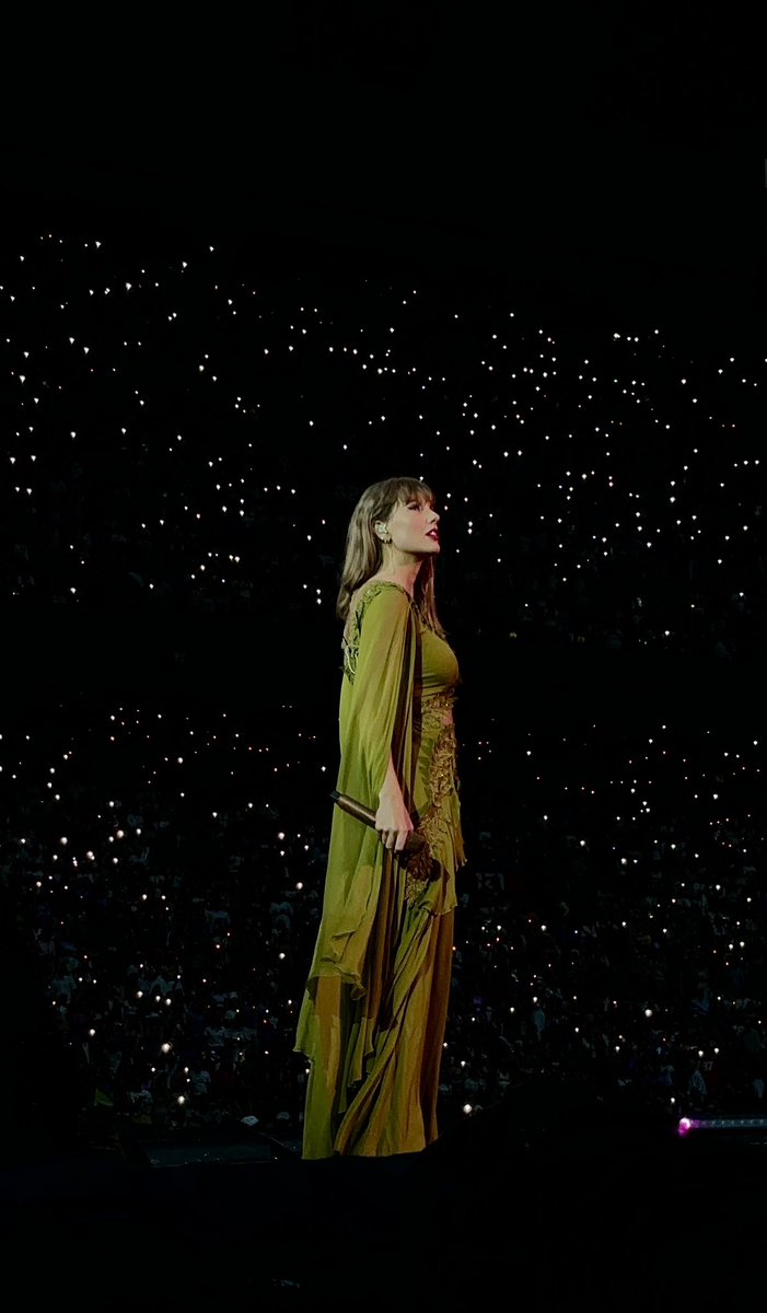 delphine tweet media