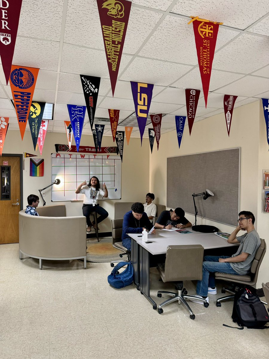 HodgePodgeEDU's tweet photo. On Thursdays we wear College &amp; Career shirts!  #IamACC @TexasExes @TravisRebels @NicoleCreek13 @accdistrict @travisgocenter @AustinISD_CCR #CCR #Rebel_ution24 #ThisIsOurStory24 https://t.co/uE2ByNOWP5