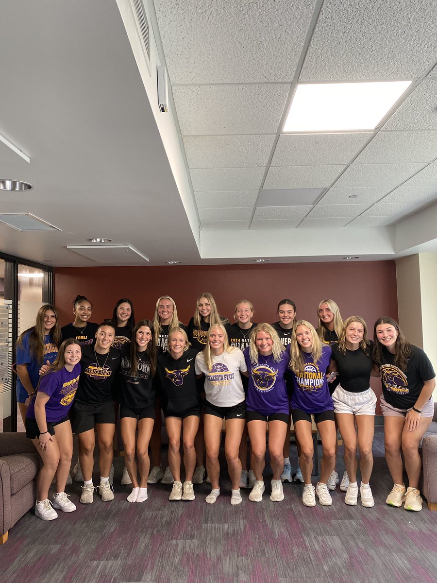 Welcomed some new faces to Campus today!! Excited to have the 2028 class in Mankato!! 🟣🟡