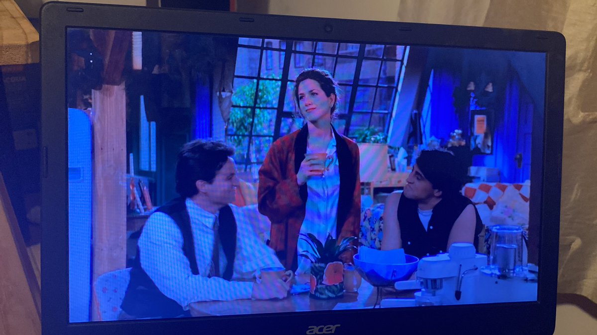 netomstar's tweet photo. Não sou de assistir série e nem filme, alguma coisa acontece na minha cabeça que eu fico dispersa muito facilmente, e todas as vezes que o Felipe falava sobre um filme ou série, entrava por um ouvido meu e saía pelo outro, nunca prestei muita atenção+ https://t.co/ie35dH49CD