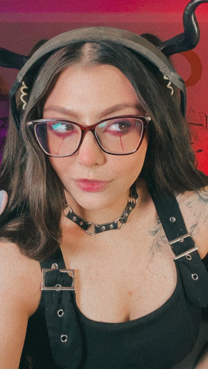 Yes… Day 4/4 of Chaos Week turned into a Diablo IV chaos 🤣 
Bee got the horns ready, let’s go #streamingnow #twitch